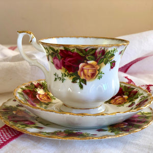 Royal Albert 3-piece teaset, Old Country Roses